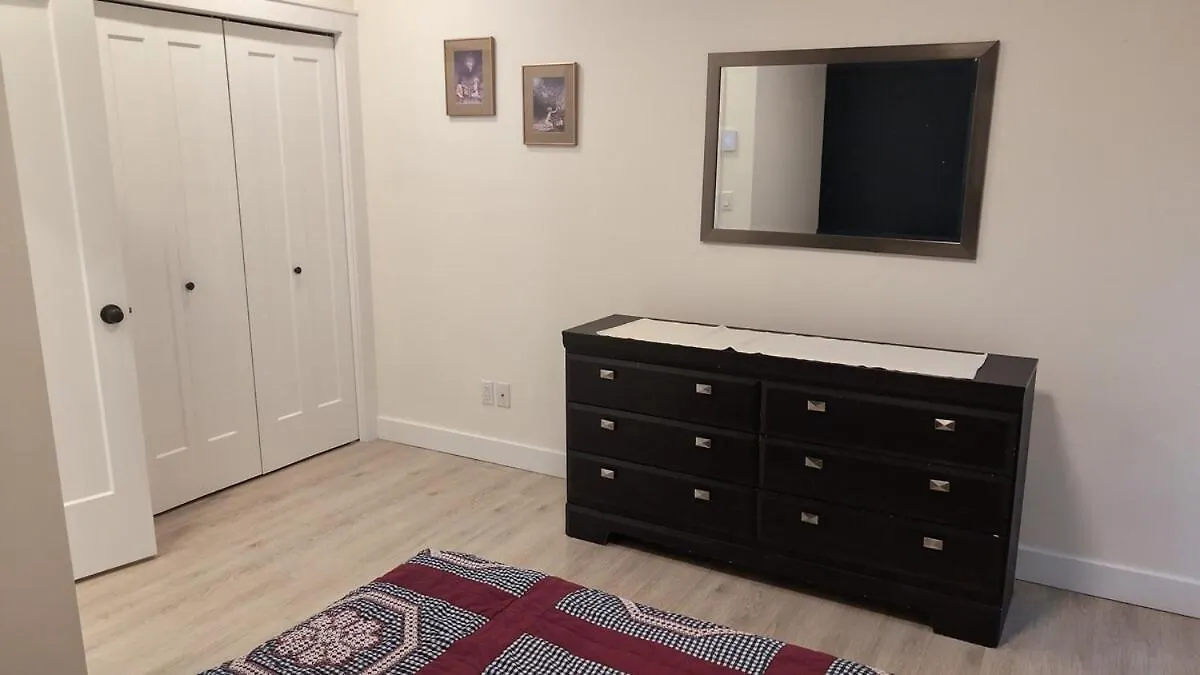 Adorable 2 Bedroom Garden Suite Βικτώρια 0*,  Καναδάς