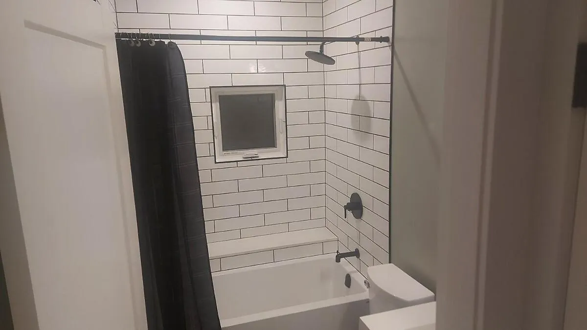Adorable 2 Bedroom Garden Suite Βικτώρια Σπίτι διακοπών