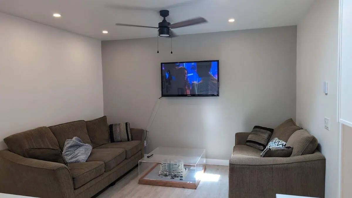 Adorable 2 Bedroom Garden Suite Βικτώρια 0*,